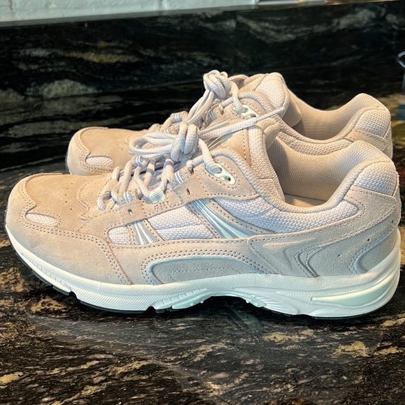 NWOB Vionic Classic Walker - Picture 10 of 17